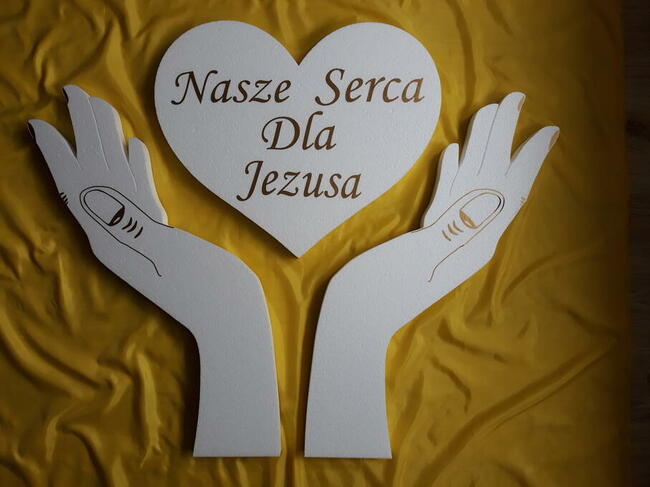 Dłonie z sercem dekoracja Pierwsza Komunia