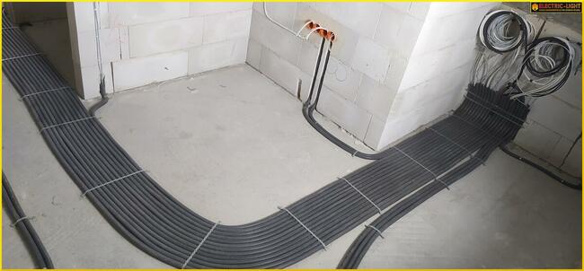 Elektryk. Usługi elektroinstalacyjne. Electric-Light