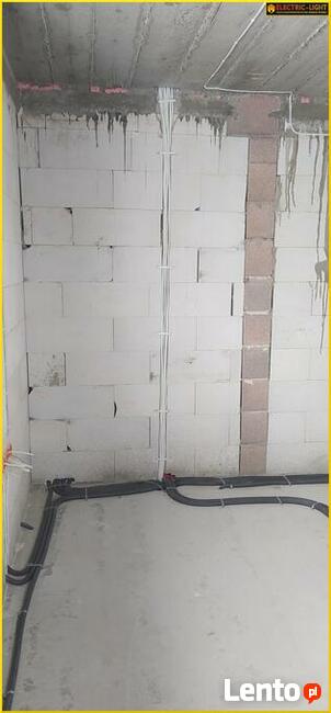 Elektryk. Usługi elektroinstalacyjne. Electric-Light