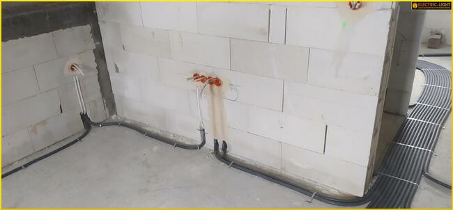 Elektryk. Usługi elektroinstalacyjne. Electric-Light