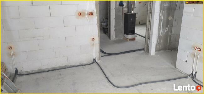 Elektryk. Usługi elektroinstalacyjne. Electric-Light