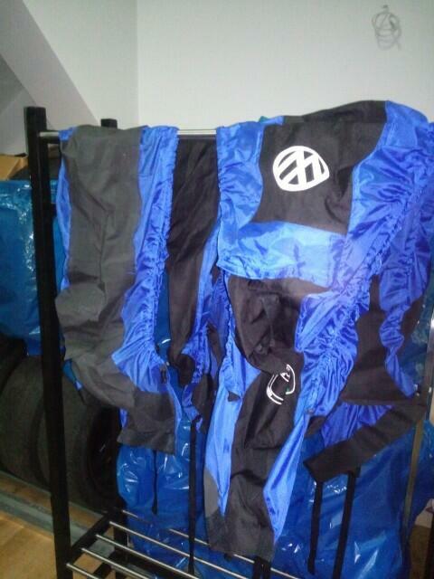 Pokrowce na koła firmy VW w rozmiarze 16-18. Atrakcyjna cena