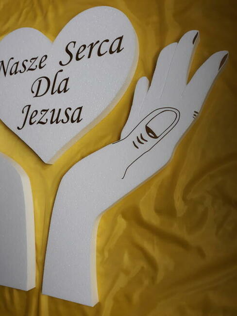 Dłonie z sercem dekoracja Pierwsza Komunia