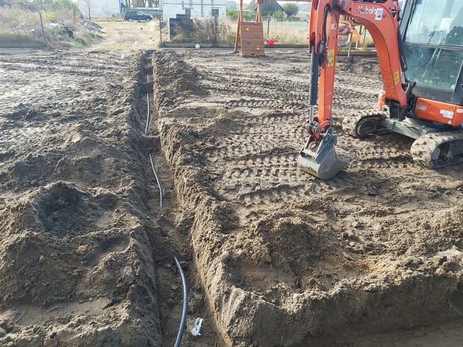 Praca przy zakładaniu ogrodów.