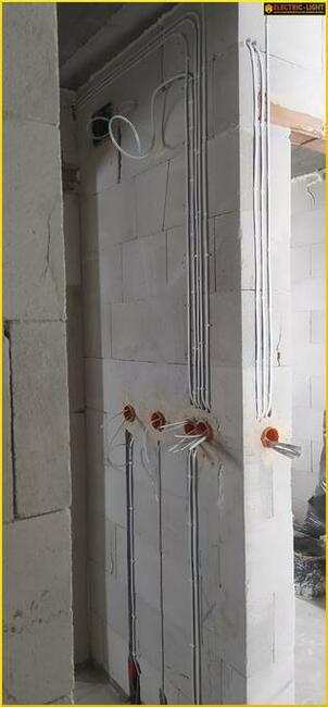 Elektryk. Usługi elektroinstalacyjne. Electric-Light