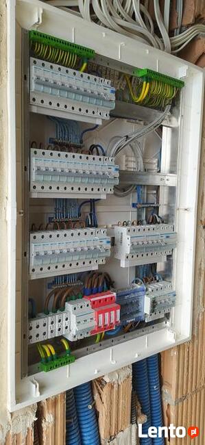 Elektryk. Usługi elektroinstalacyjne. Electric-Light