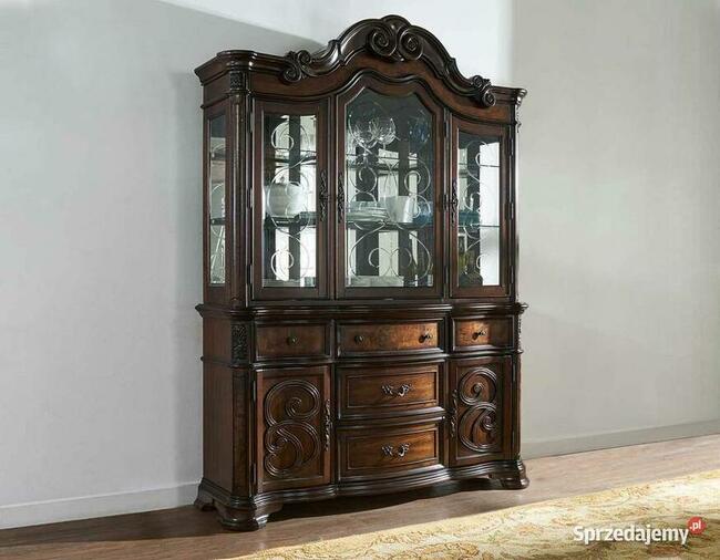 Stylowa jadalnia.Stół i krzesła.