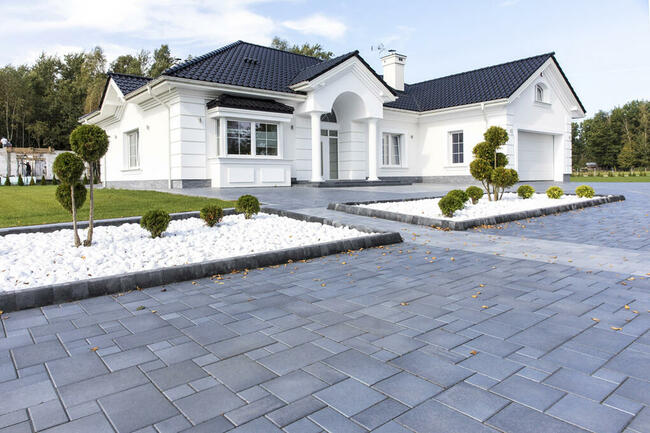 Kostka brukowa, płyty tarasowe, obrzeża, palisady, ogrodzenia