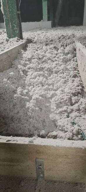 DOCIEPLANIE CELULOZĄ NAPRAWA IZOLACJI DACHU PODDASZA