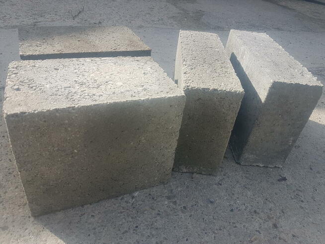 BLOCZEK BETONOWY 20x25x30