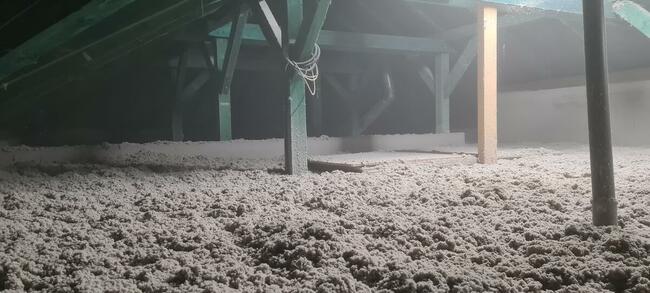 DOCIEPLANIE CELULOZĄ NAPRAWA IZOLACJI DACHU PODDASZA