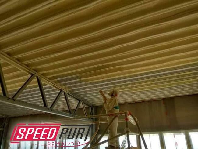 Piana PUR Ocieplanie Poddasze Wiązary Strop Hala Sulechów