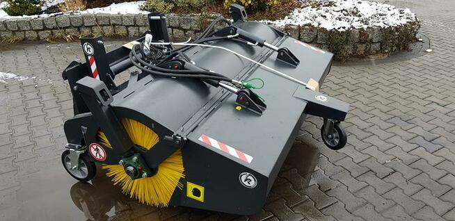 Zamiatarka hydrauliczna Kovaco do miniładowarek i ładowarek