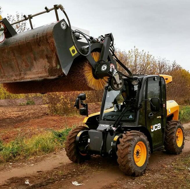 Zamiatarka hydrauliczna Kovaco do miniładowarek i ładowarek