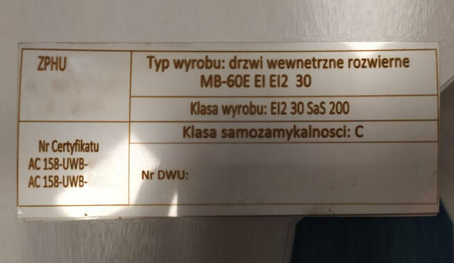 Tabliczki znamionowe do maszyn, okien, drzwi Grawerowanie