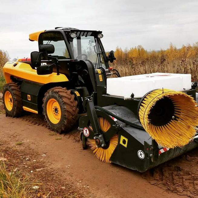 Zamiatarka hydrauliczna Kovaco do miniładowarek i ładowarek