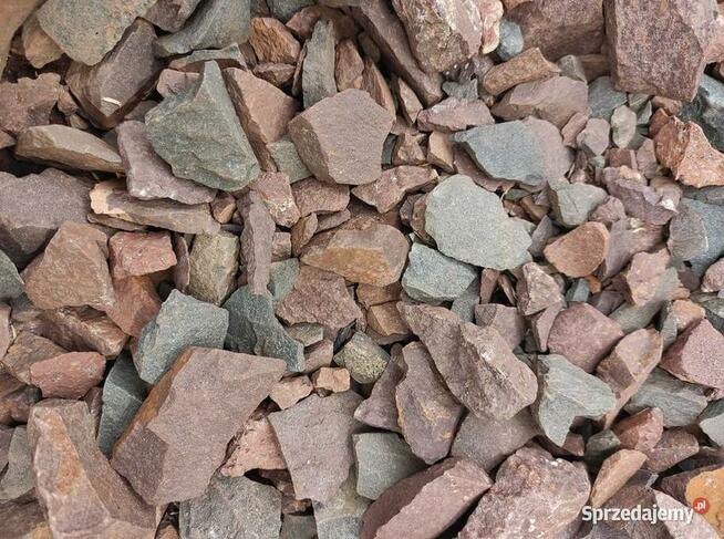 Melafir czerwony 10-30 mm kamień ogrodowy worek 24,5 kg