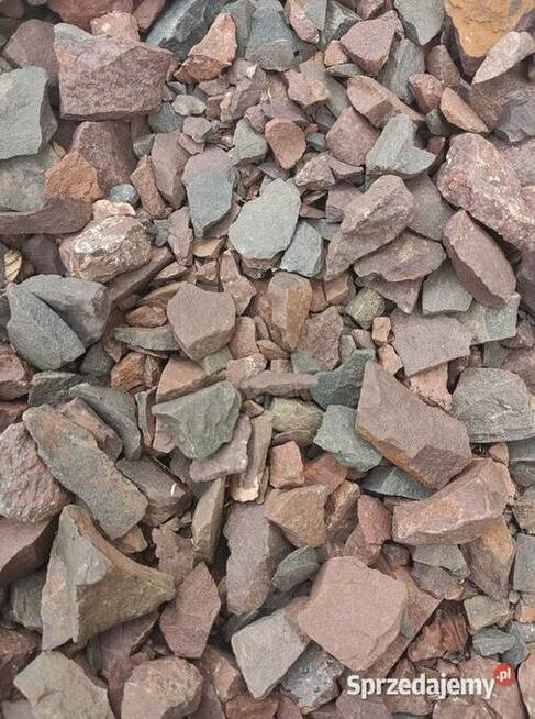 Melafir czerwony 10-30 mm kamień ogrodowy worek 24,5 kg