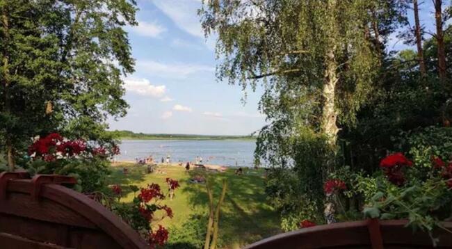 Domek letniskowy z widokiem na plażę i jezioro!