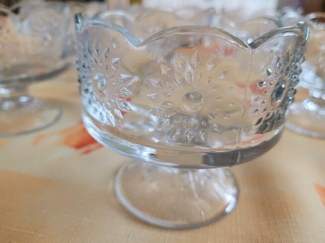 Szklane pucharki do deserów, lodów 6 szt.