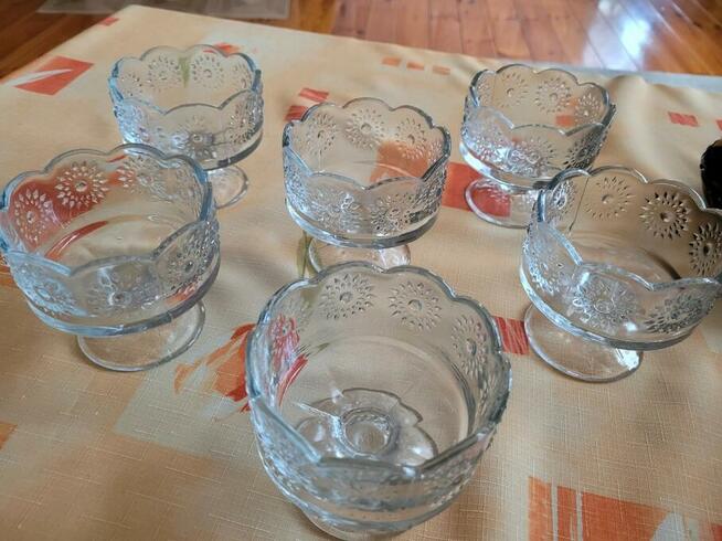 Szklane pucharki do deserów, lodów 6 szt.