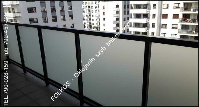 Folia matowa na szklane balustrady balkonowe Oklejamy balkon