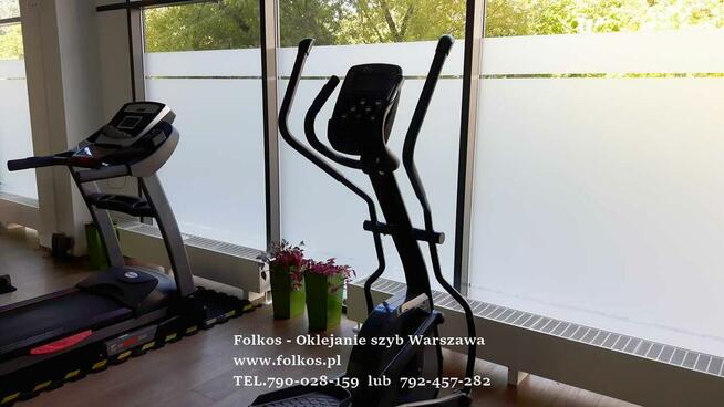 Folia matowa na szklane balustrady balkonowe Oklejamy balkon