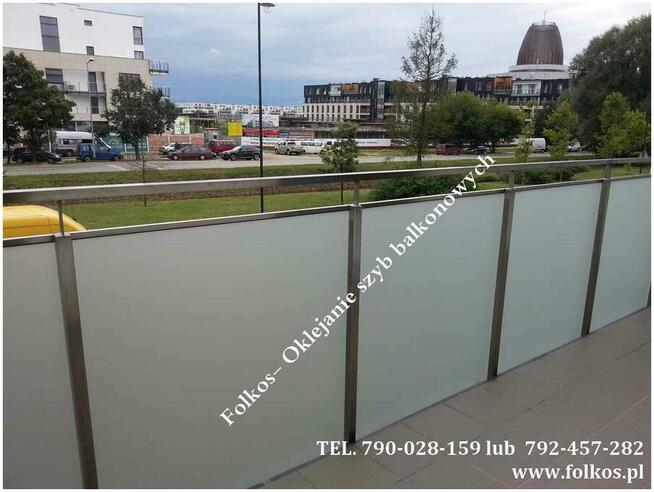 Folia matowa na szklane balustrady balkonowe Oklejamy balkon