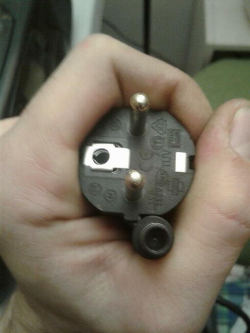 Zasilacz do laptopa sprawny