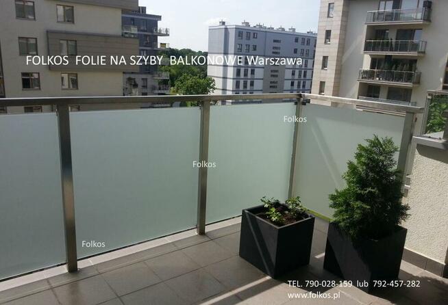 Folia matowa na szklane balustrady balkonowe Oklejamy balkon