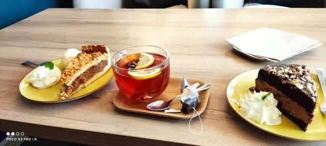 Relacja z interesującą kobieta z opisu