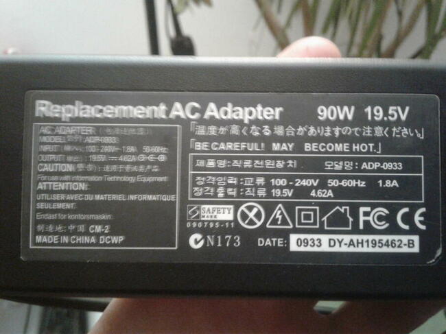 Zasilacz do laptopa sprawny