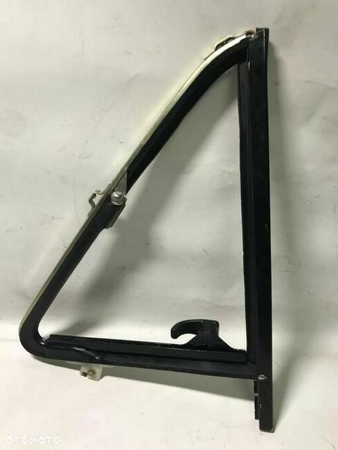 RAMKA SZYBY TRÓJKĄTNEJ FIAT 126p LEWA