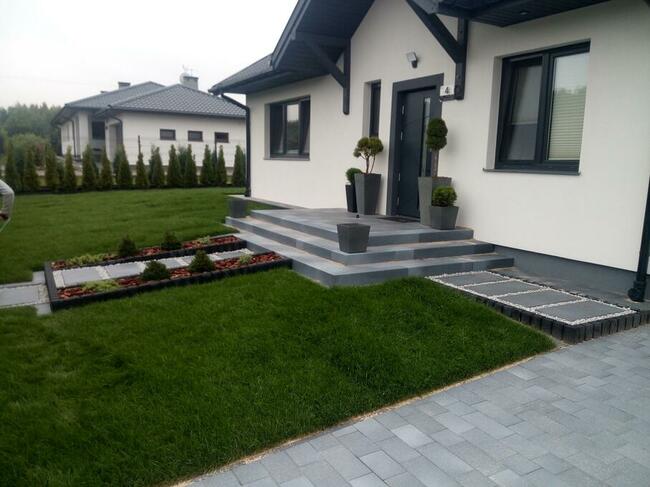 Ogrodnik, pielęgnacja, wertykulacja, zakładanie trawników