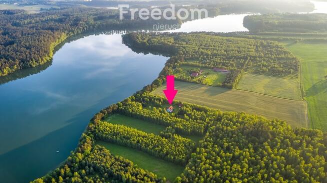 Posiadłość z dwoma domami nad jeziorem Mielno