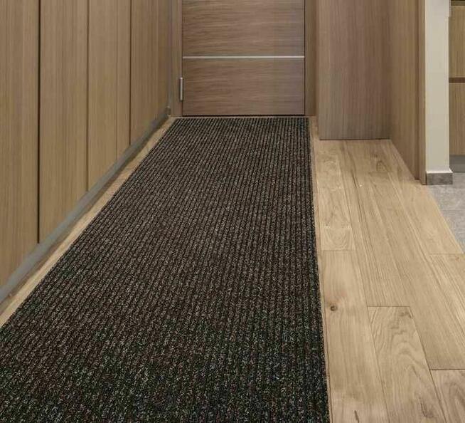 Wycieraczka wykładzina liverpool 100cm szer. prążek brąz