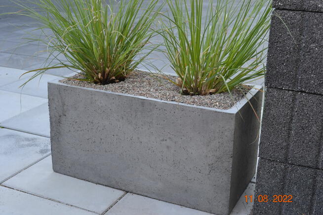 Donice betonowe . Producent.