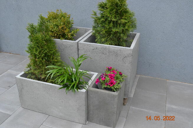 Donice betonowe . Producent.