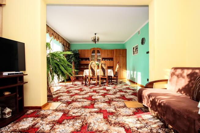 Solidny projekt, przestronne, jasne pomieszczenia