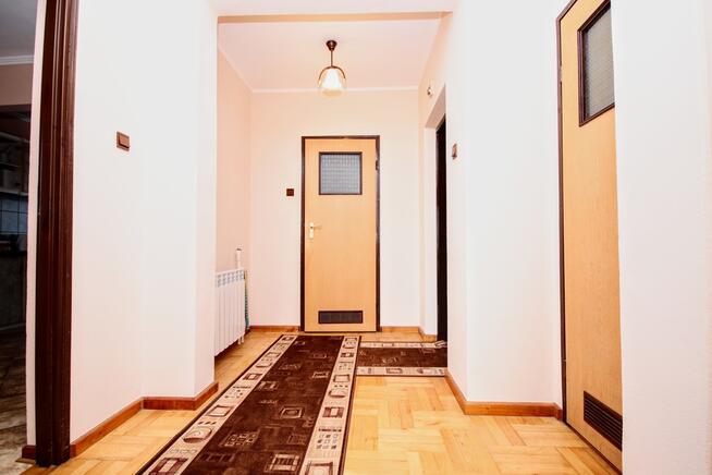 Solidny projekt, przestronne, jasne pomieszczenia