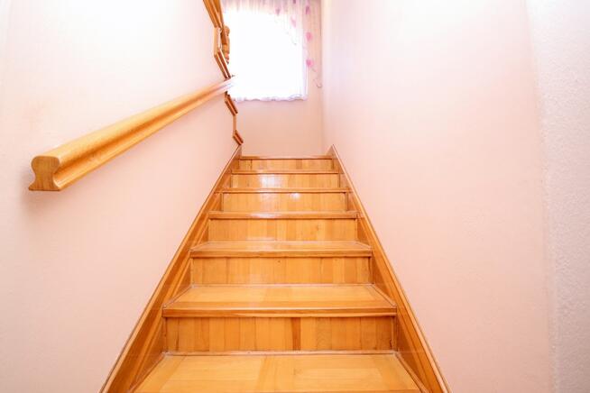 Solidny projekt, przestronne, jasne pomieszczenia