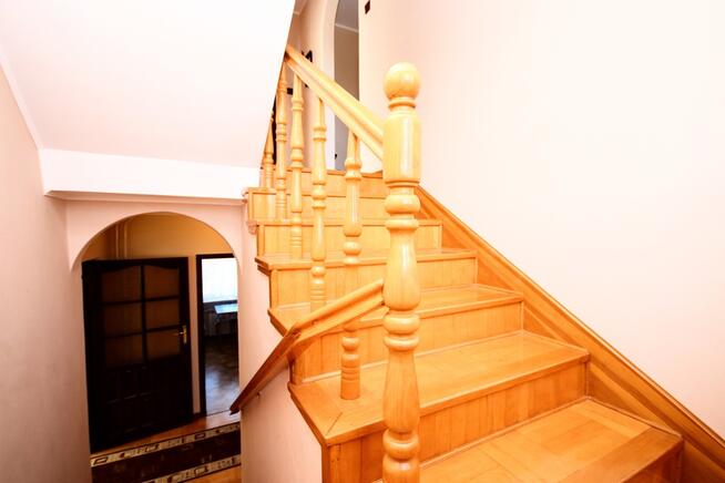 Solidny projekt, przestronne, jasne pomieszczenia