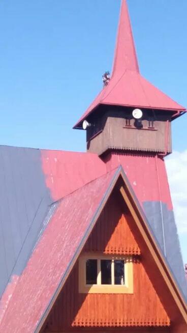 Malowanie dachów pokrytych dachówką, blachą, gontem.