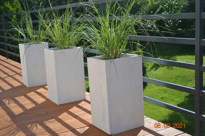 Donice betonowe . Producent .