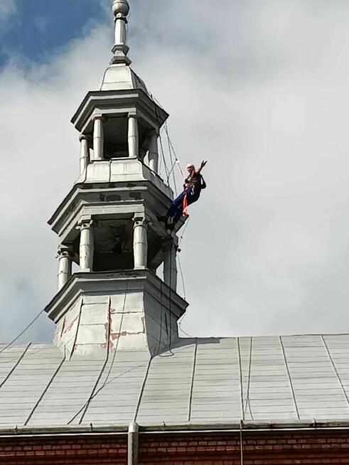 Malowanie dachów pokrytych dachówką, blachą, gontem.