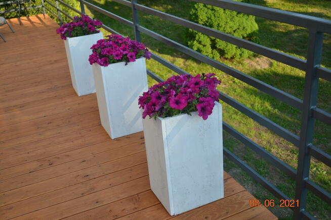 Donice betonowe . Producent.