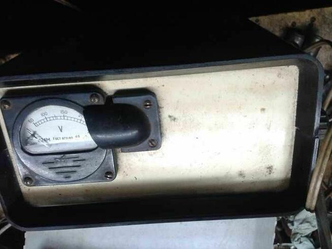 Regulator napięcia ze wskażnikiem