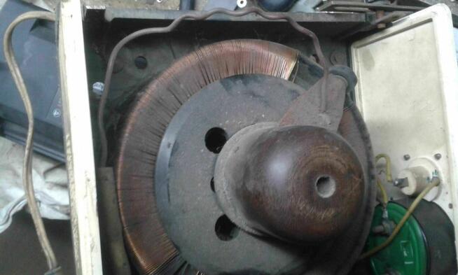 Regulator napięcia ze wskażnikiem