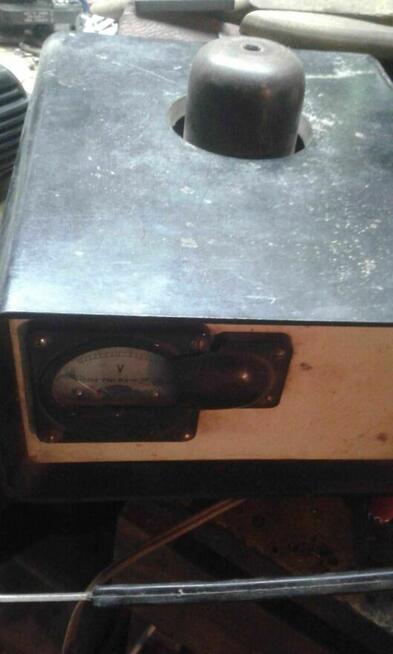 Regulator napięcia ze wskażnikiem