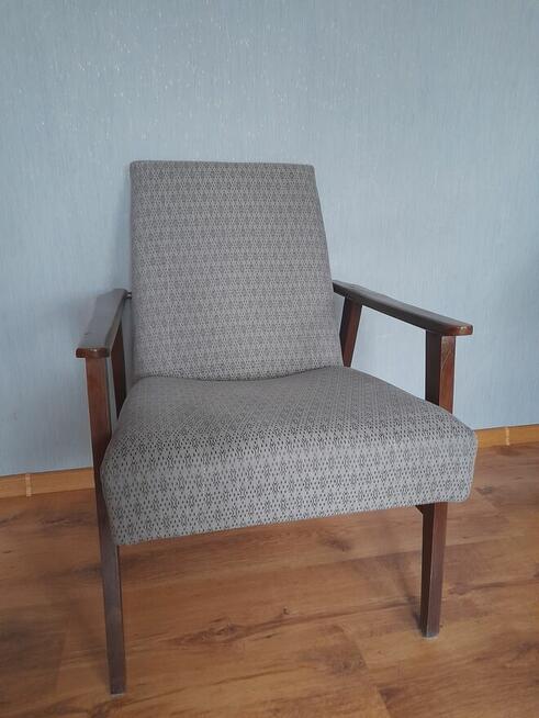 Małe, zgrabne foteliki